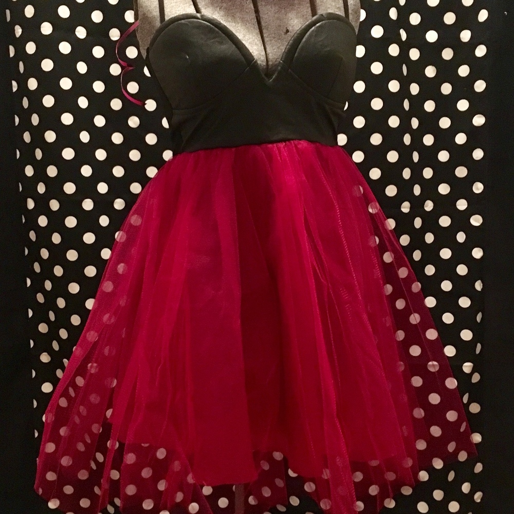 URBAN OUTFITTERS PARTY DRESS // Black // Fuchsia